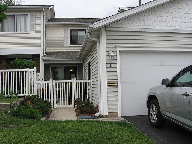 1st image of 11 N Waterford Dr #11