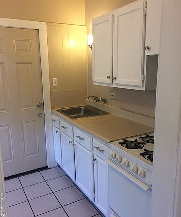 5th image of 137 W Carson St #2
