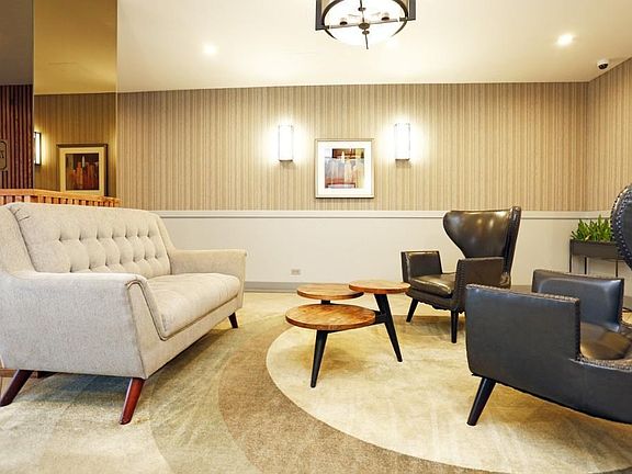 2nd image of 4602 N Clarendon Ave #701