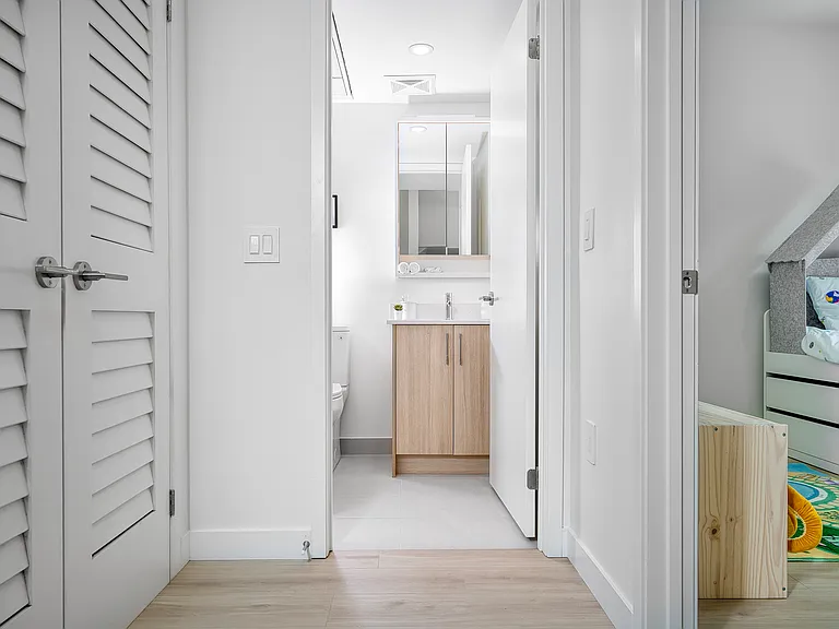 308 Parkside Dr — Photo 16