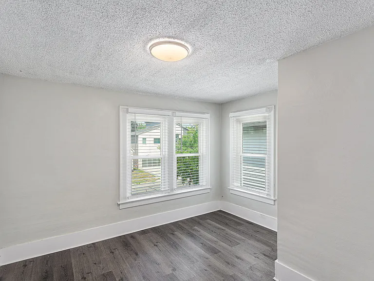202 N Washington Ave — Photo 12