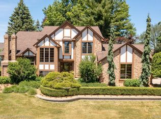 1038 Abbey Ct, Northville, MI
