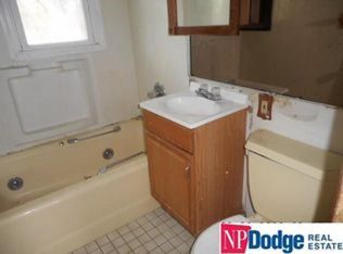 3744 N 41st St, Omaha, NE 68111