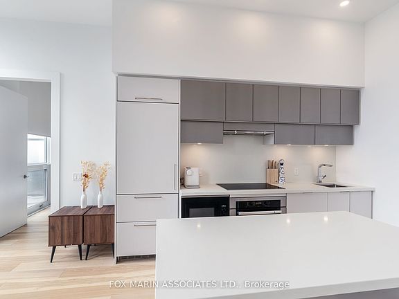 5th image of 39 Roehampton Ave #4604