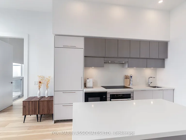 39 Roehampton Ave #4604 — Photo 3