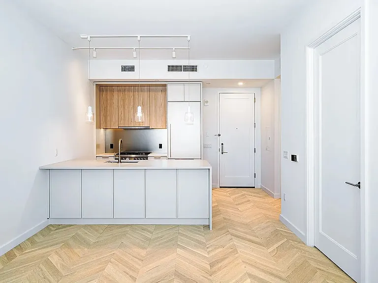 29-18 41st Ave #14B — Photo 1