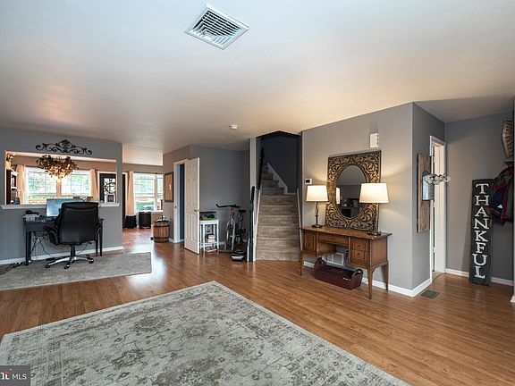 5th image of 1145 Pin Oak Dr