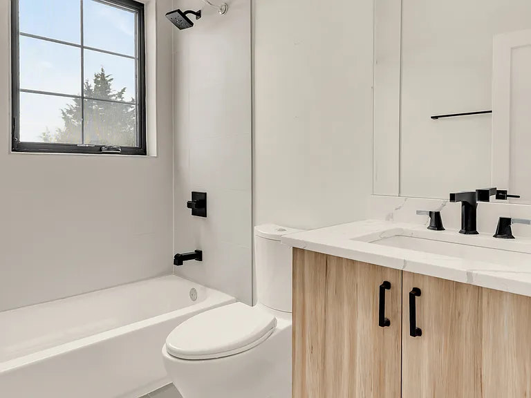 330 16th St SE #Penthouse 2 — Photo 27