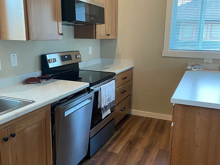 384 W Washington Ave #1 — Photo 3