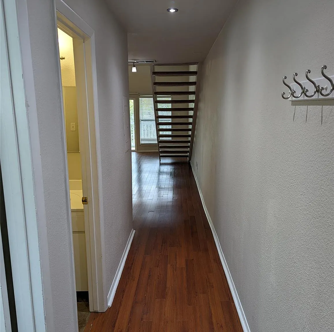 2 bed, 2.0 bath, 1040 sqft, $2,400 — Photo 3