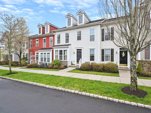 18 Brinscall Court #18, Danbury, CT 06810