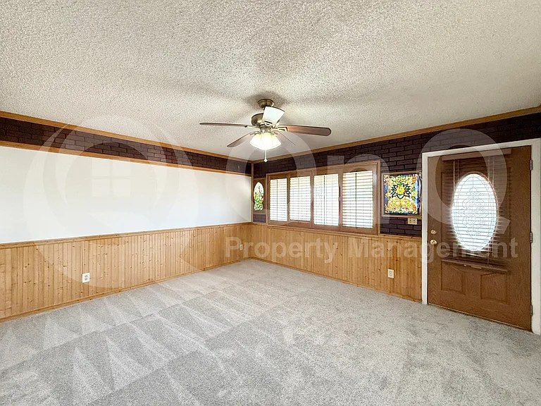 5208 S 40th Pl — Photo 12