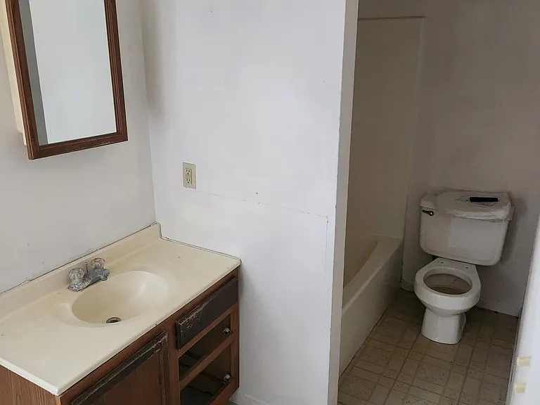 1626 Pinewood Dr — Photo 3