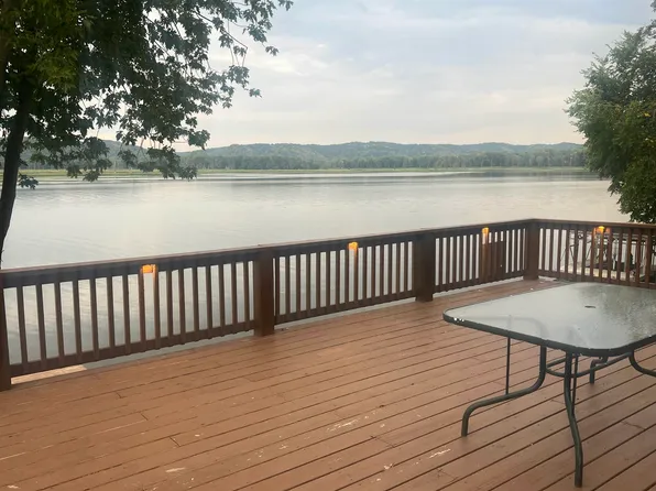 543 Cottage Rd, Harpers Ferry, IA 52146
