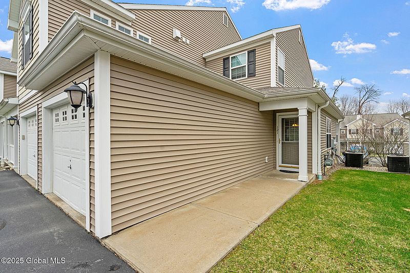 2nd image of 121 Annabelle Place