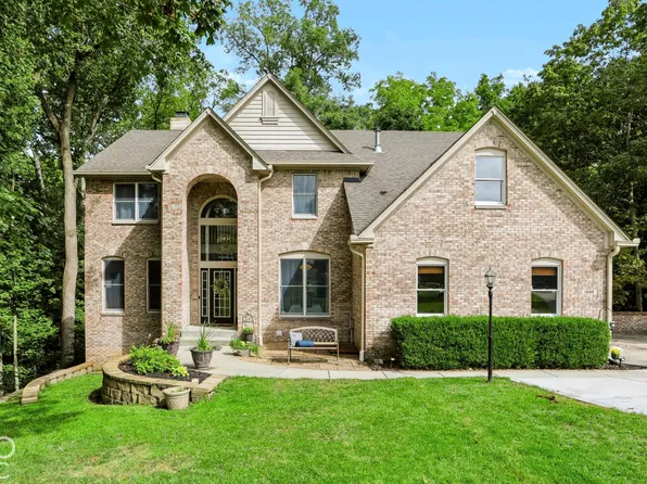 1040 Sullivans Rdg, Zionsville, IN 46077