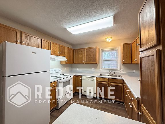 5th image of 921 E Haggard Ave