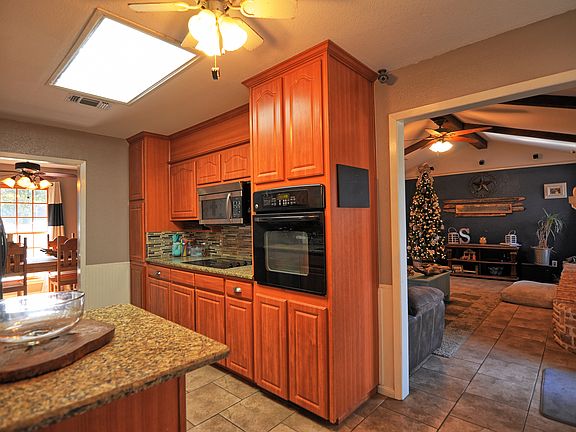 2nd image of 2709 Oakwood Dr