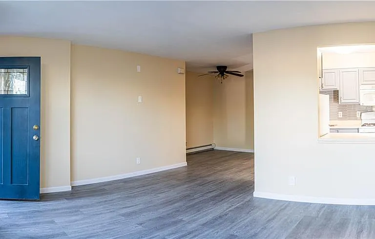 1146 Essex St #1 — Photo 2