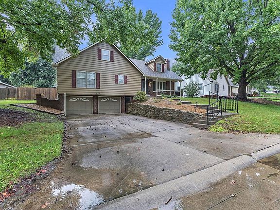 2nd image of 5205 Mockingbird Ln