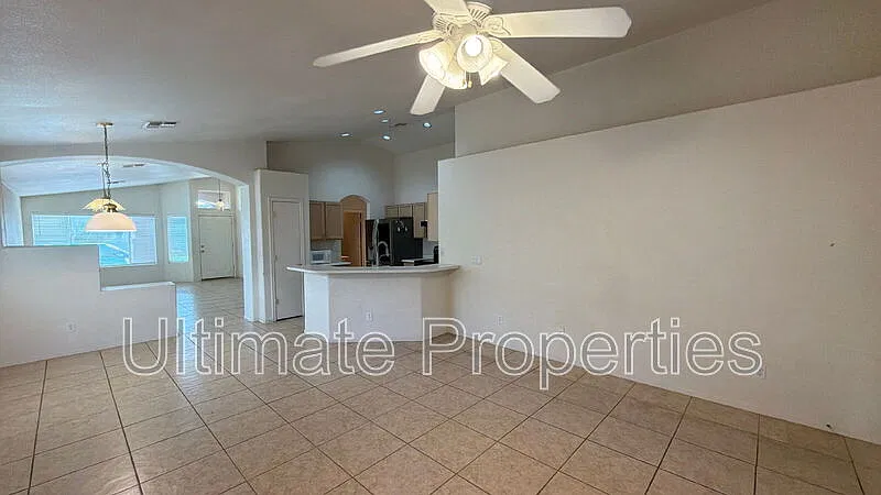 4 bed, 2.0 bath, 1685 sqft, $2,295 — Photo 3