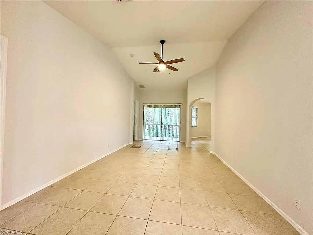 3 bed, 2.5 bath, 1939 sqft, $2,500 — Photo 3