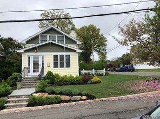 52 Cherry St, Locust Valley, NY 11560