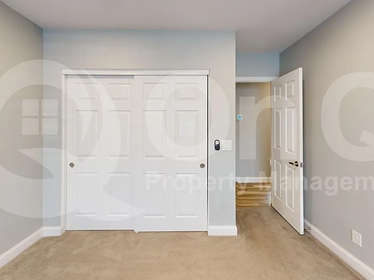 5420 E Paradise Ln — Photo 12