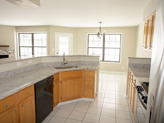 5th image of 144 Benton Ln