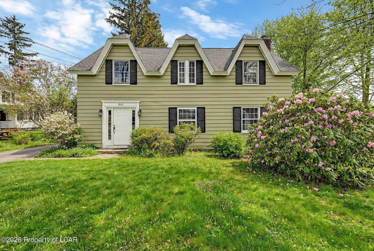 321 Maple St photo 1