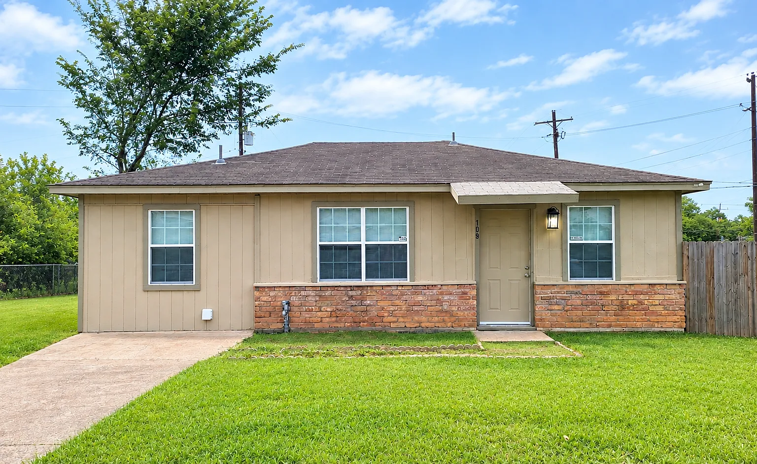 3 bed, 1007 sqft, $1,345 — Photo 2