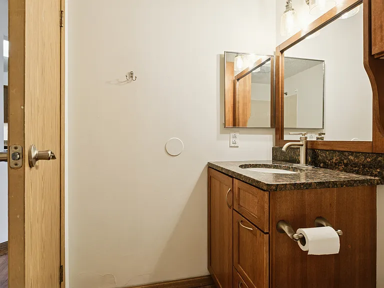 78 10th St E #806 — Photo 10