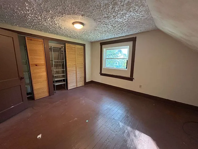 377 Talbot Ave — Photo 15