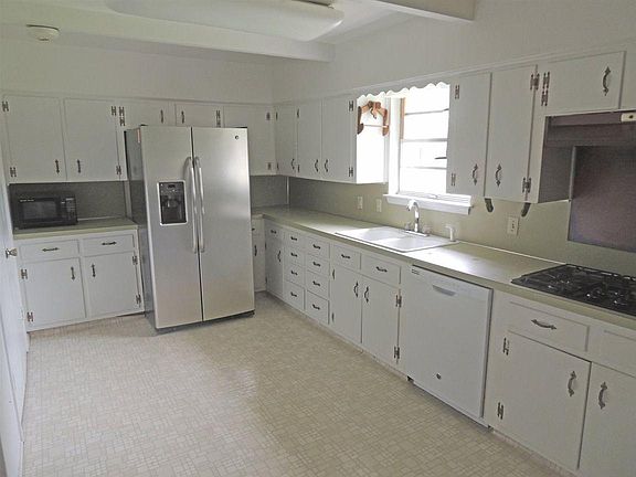 4th image of 5250 Cambridge Ln