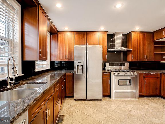 3rd image of 2303 Essex St