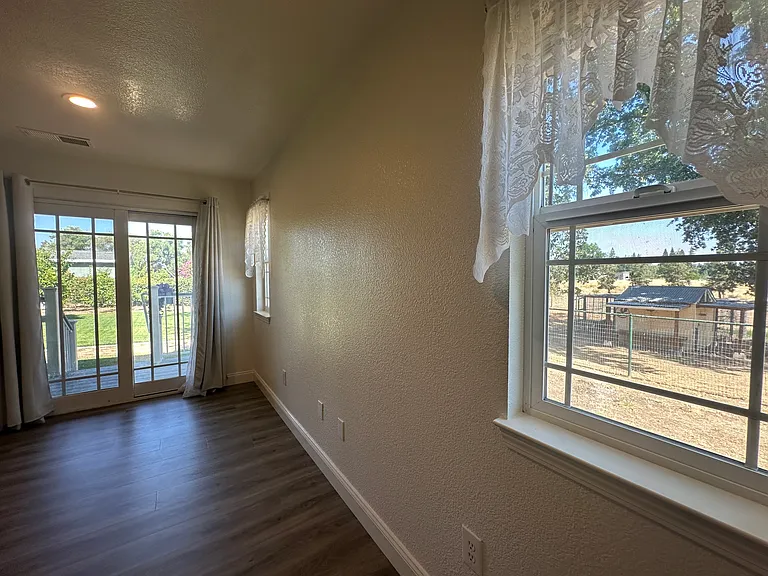 2400 Central Ave — Photo 33