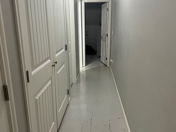 4th image of 300 E 17th St