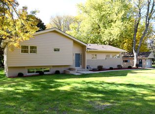 28W015 Garys Mill Rd, Winfield, IL 60190