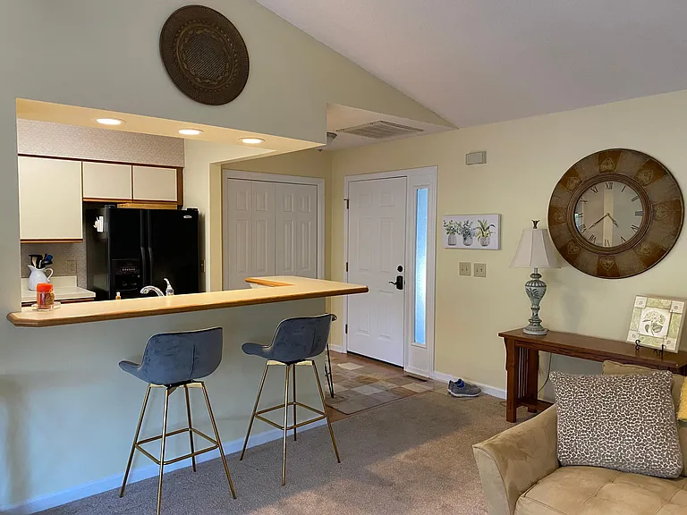 145 Glen Abbey Trl — Photo 9
