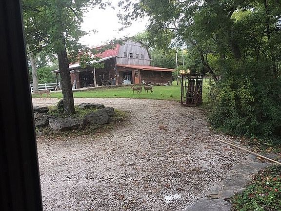 4 stall barn with tack room