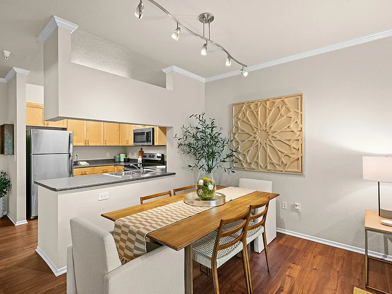 Hills of Valencia Apartments — Photo 20