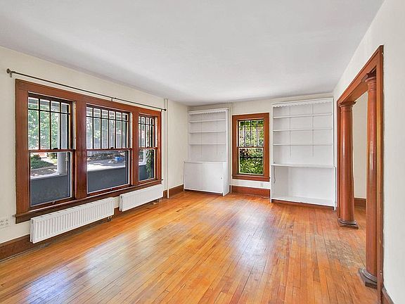 1st Floor Unit - Living Room