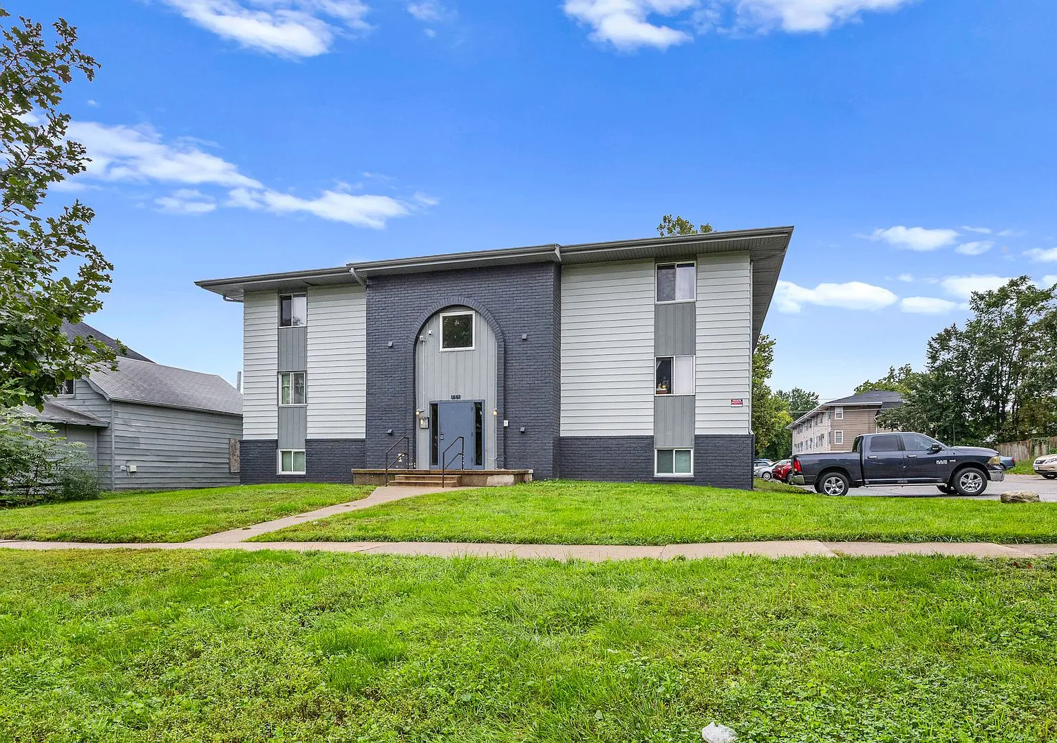 1441 Capitol Ave — Photo 1