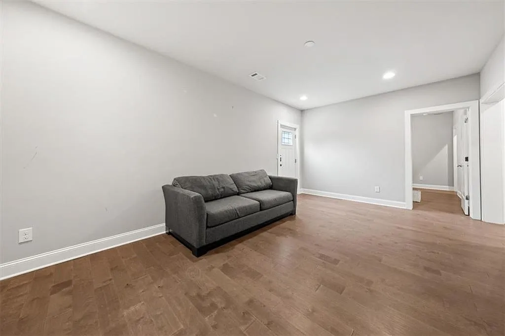 1 bed, 1.0 bath, 2834 sqft, $1,600 — Photo 3