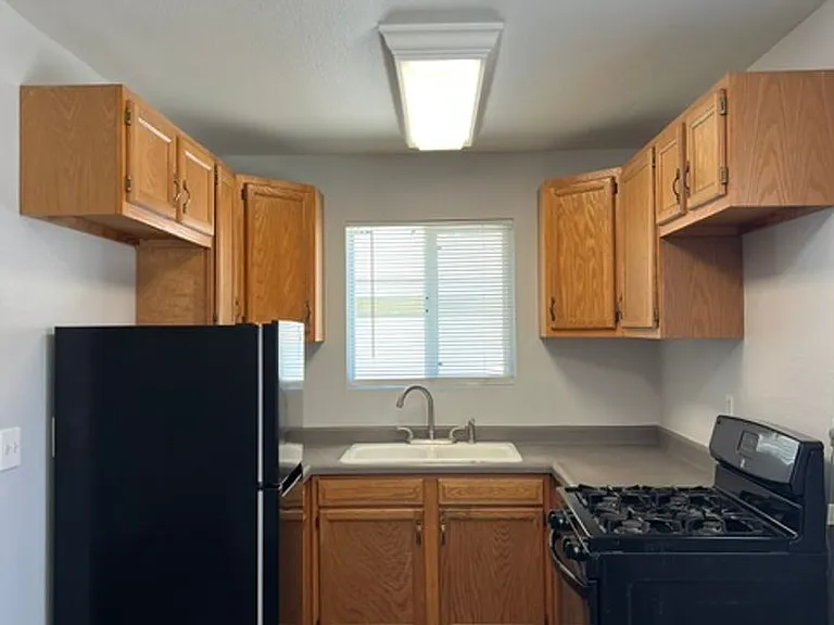 155 N Bitterbush St #B — Photo 12