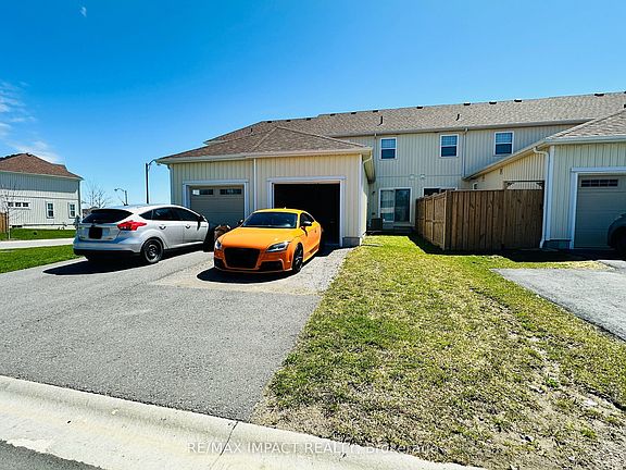 3rd image of 867 Broadway Blvd
