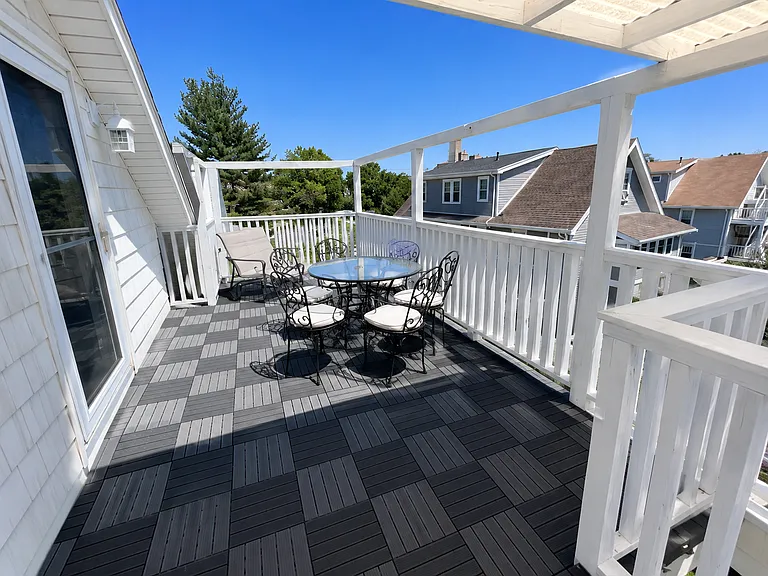 8 Maplewood St — Photo 18