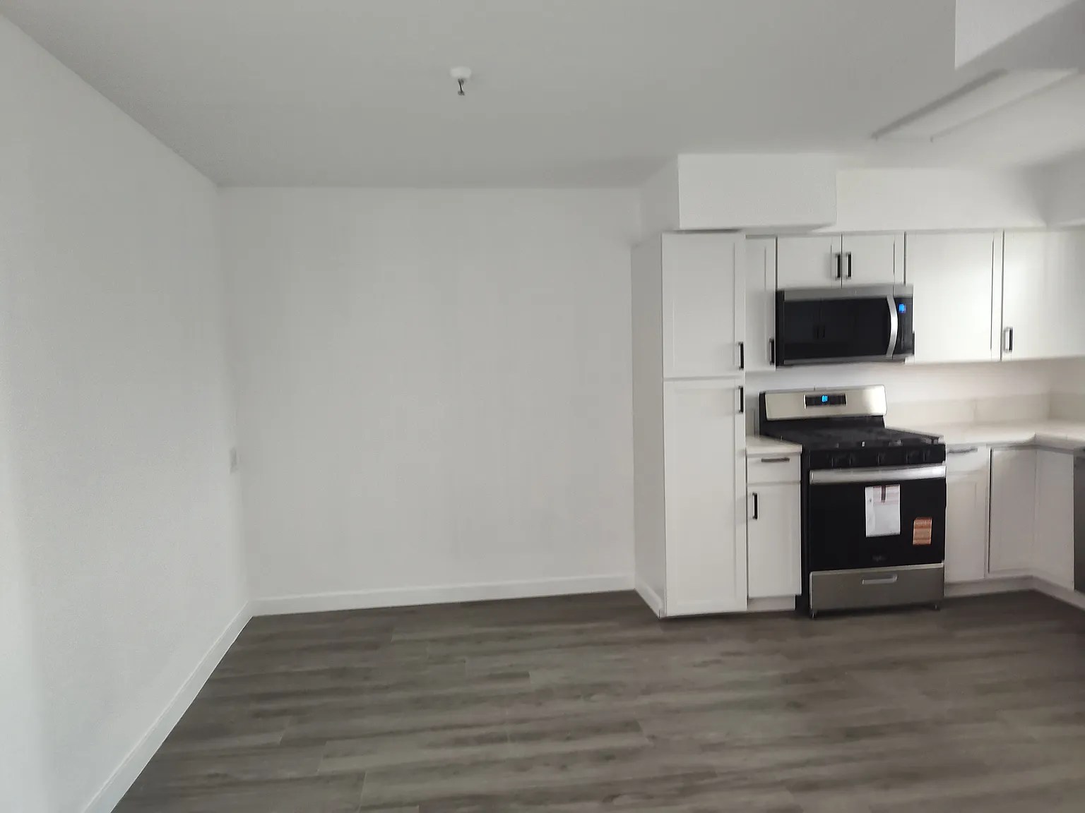 2 bed, 950 sqft, $1,400 — Photo 3