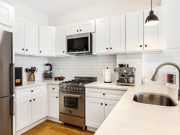 4th image of 1229 Putnam Ave #3C