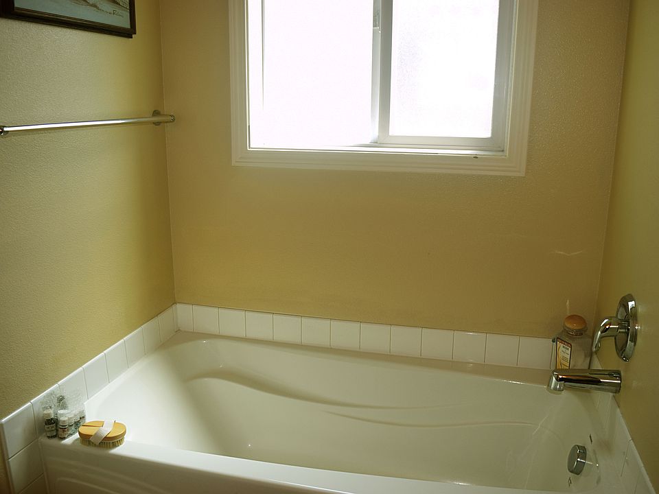 1st image of 8609 NE 84th St